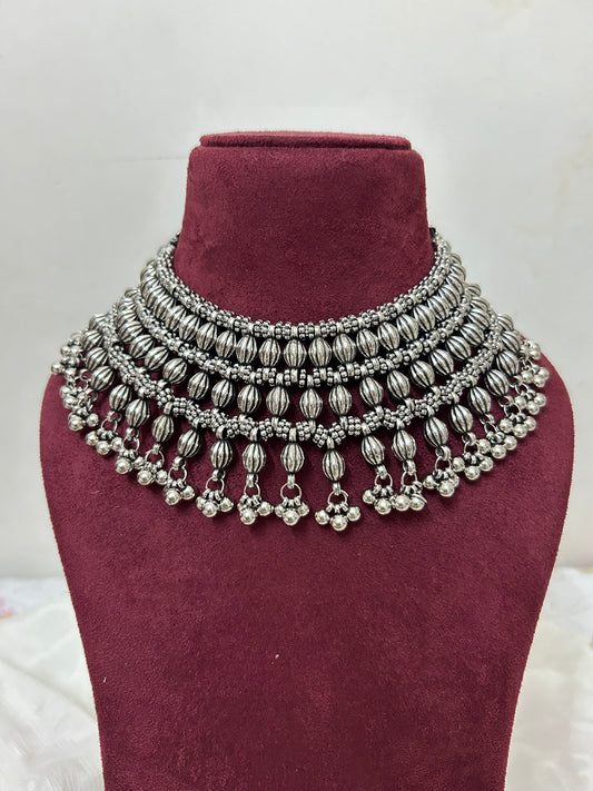 Vina Necklace Set